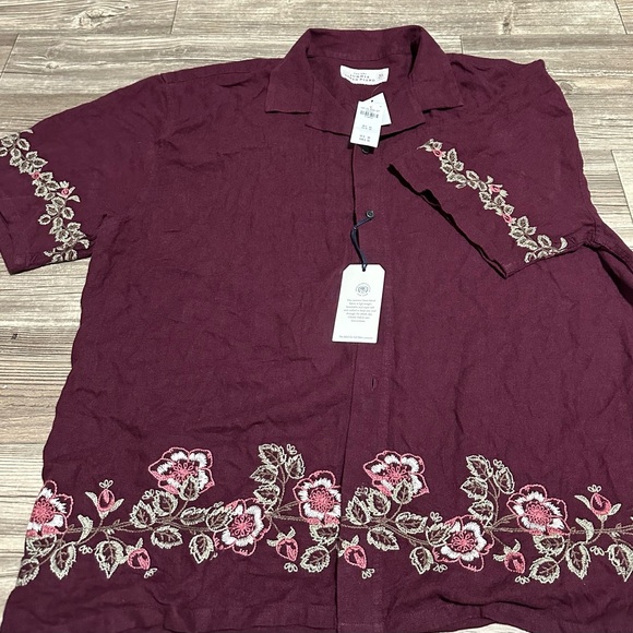 Men’s Abercrombie and Fitch casual button down size XL new with tags maroon - Picture 1 of 2